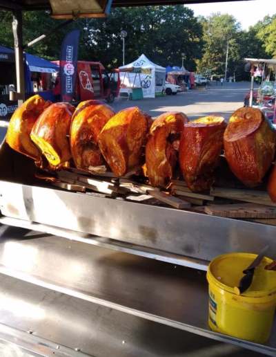 Catering - prase na rožni