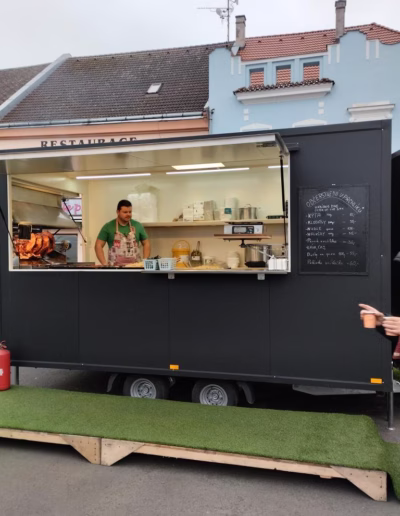 Catering - prase na rožni
