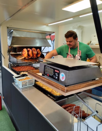 Catering - prase na rožni