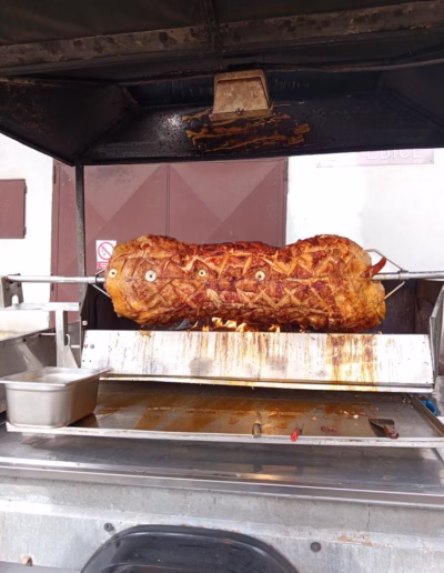 Catering - prase na rožni