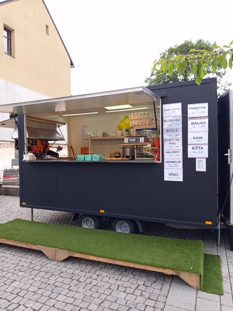Catering - prase na rožni