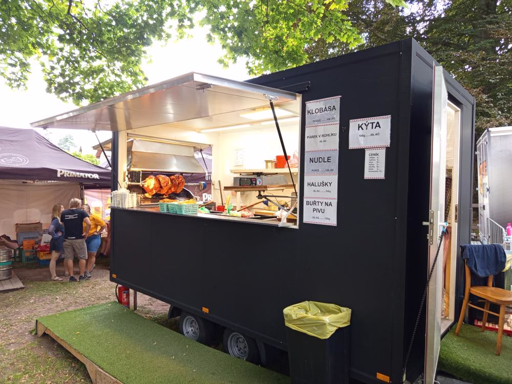 Catering - prase na rožni