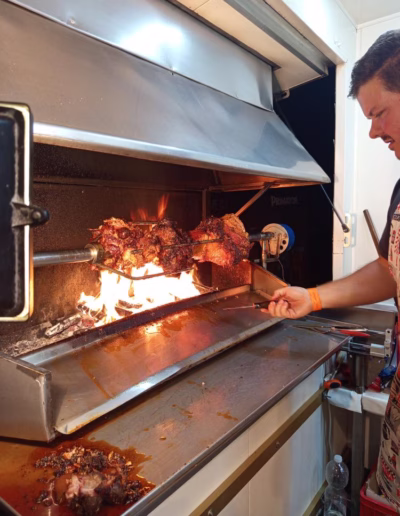 Catering - prase na rožni