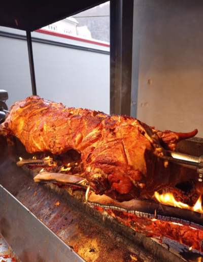 Catering - prase na rožni